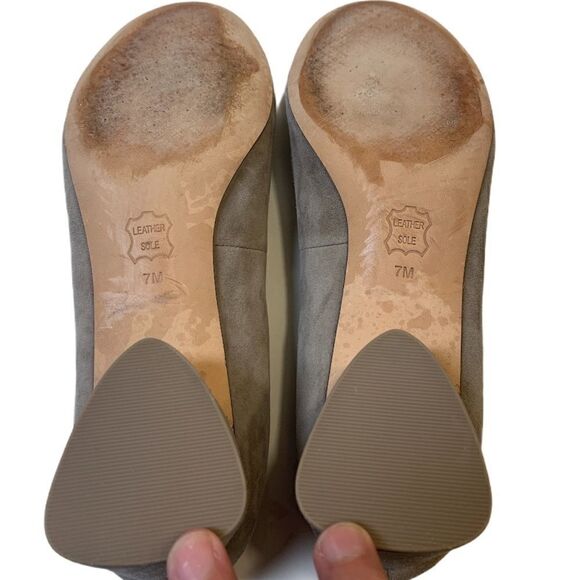 Tory Burch Elizabeth Suede Pumps Dust Storm - Picture 10 of 13